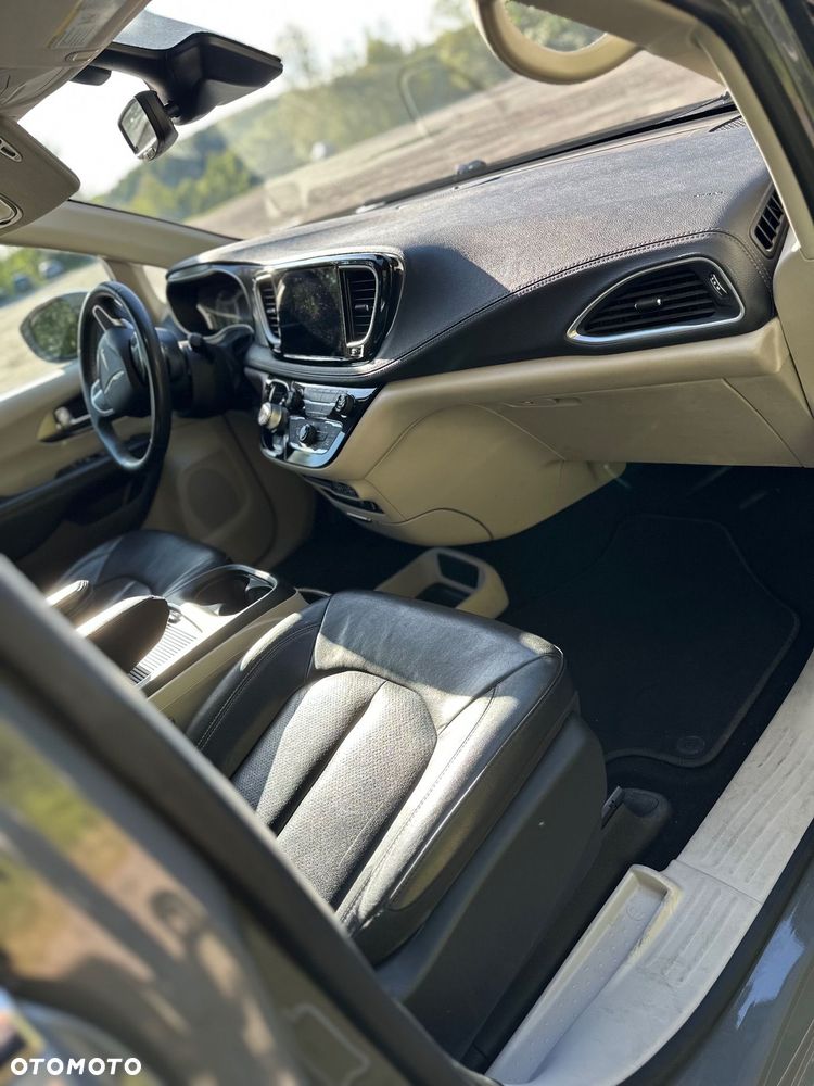 Chrysler Pacifica - 20