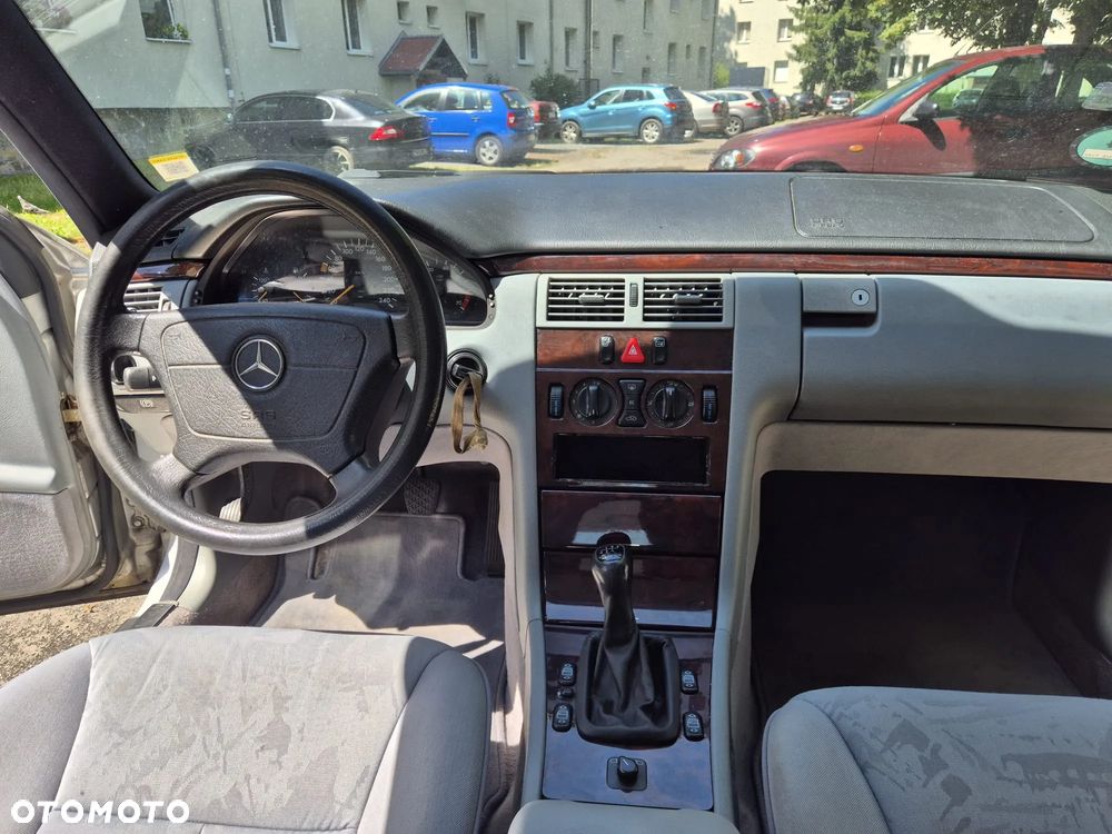 Mercedes-Benz Klasa E 230 Elegance - 7