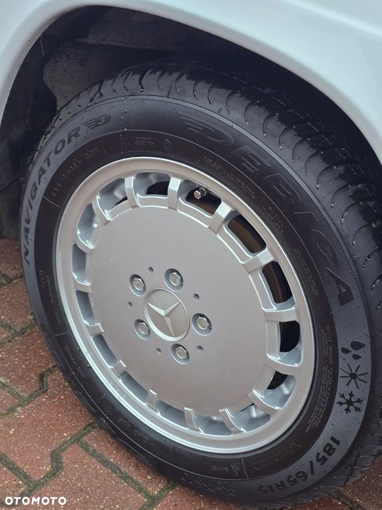 Mercedes-Benz W201 (190) - 6