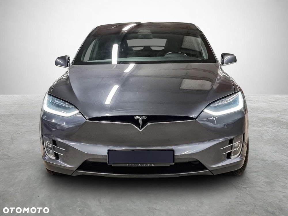 Tesla Model X - 8