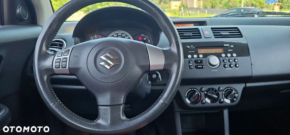 Suzuki Swift 1.3 4x4 Comfort - 23
