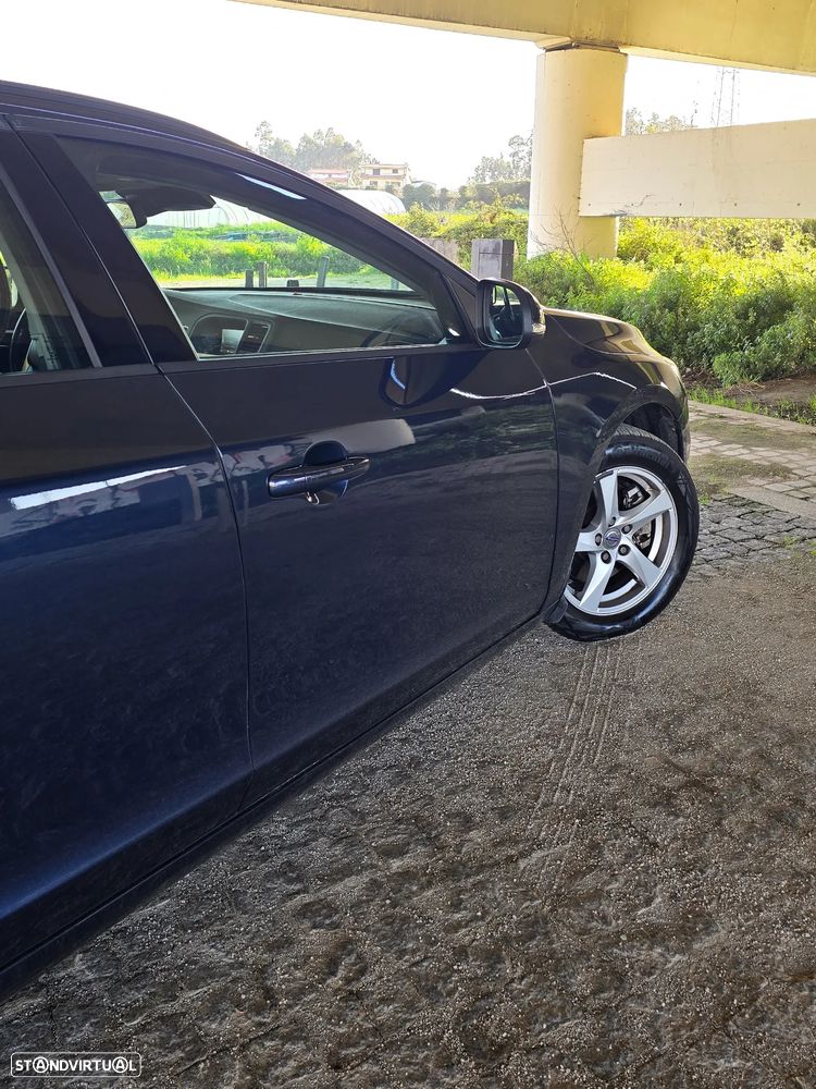 Volvo V60 2.0 D4 Kinetic - 18