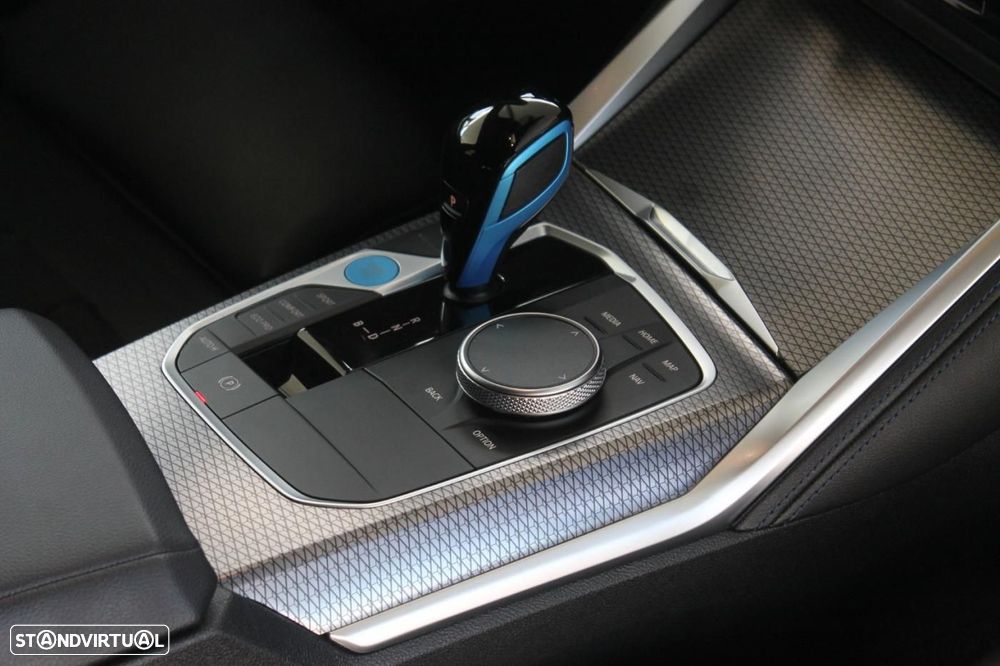 BMW i4 eDrive40 Desportiva M - 28