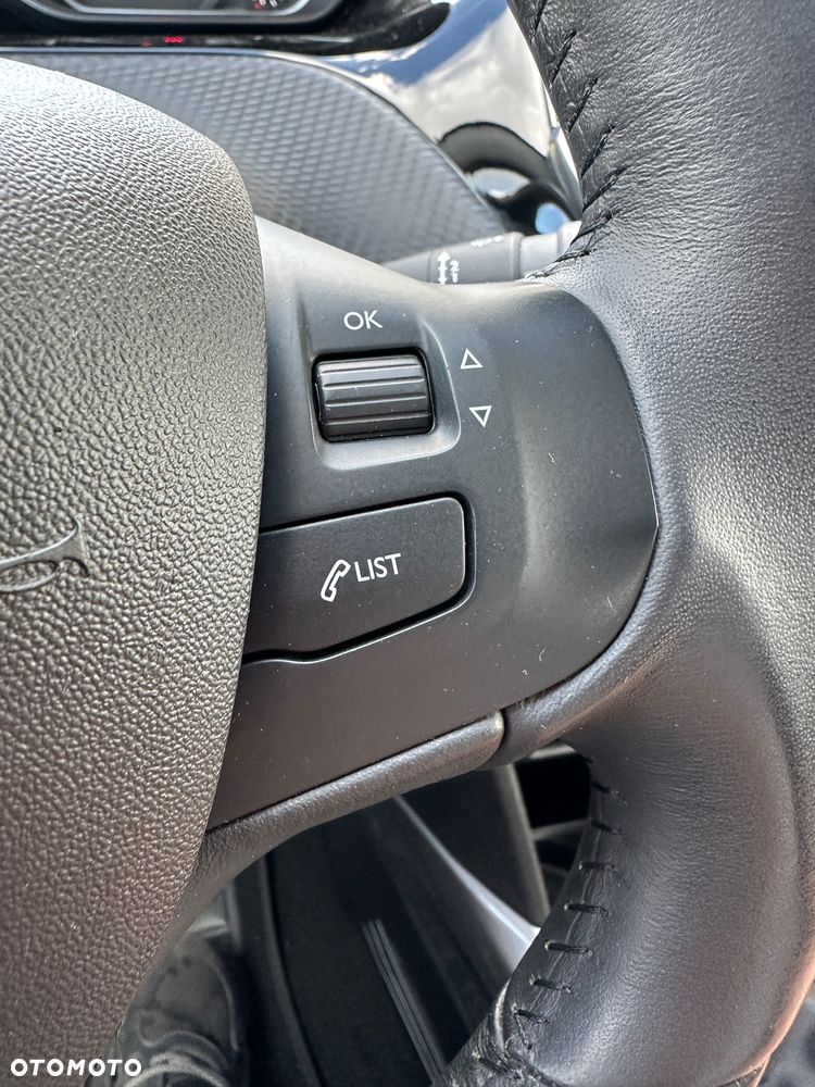 Peugeot 2008 1.5 BlueHDi Allure S&S - 8