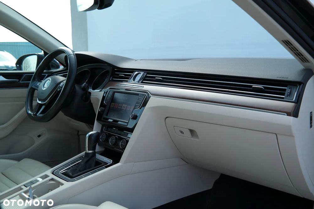Volkswagen Passat 2.0 TDI Bi-Turbo BMT 4Mot Highline DSG - 10