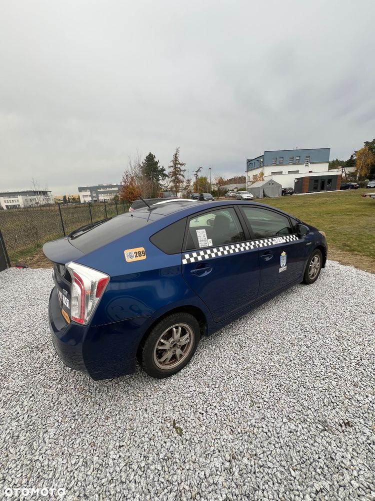 Toyota Prius - 4