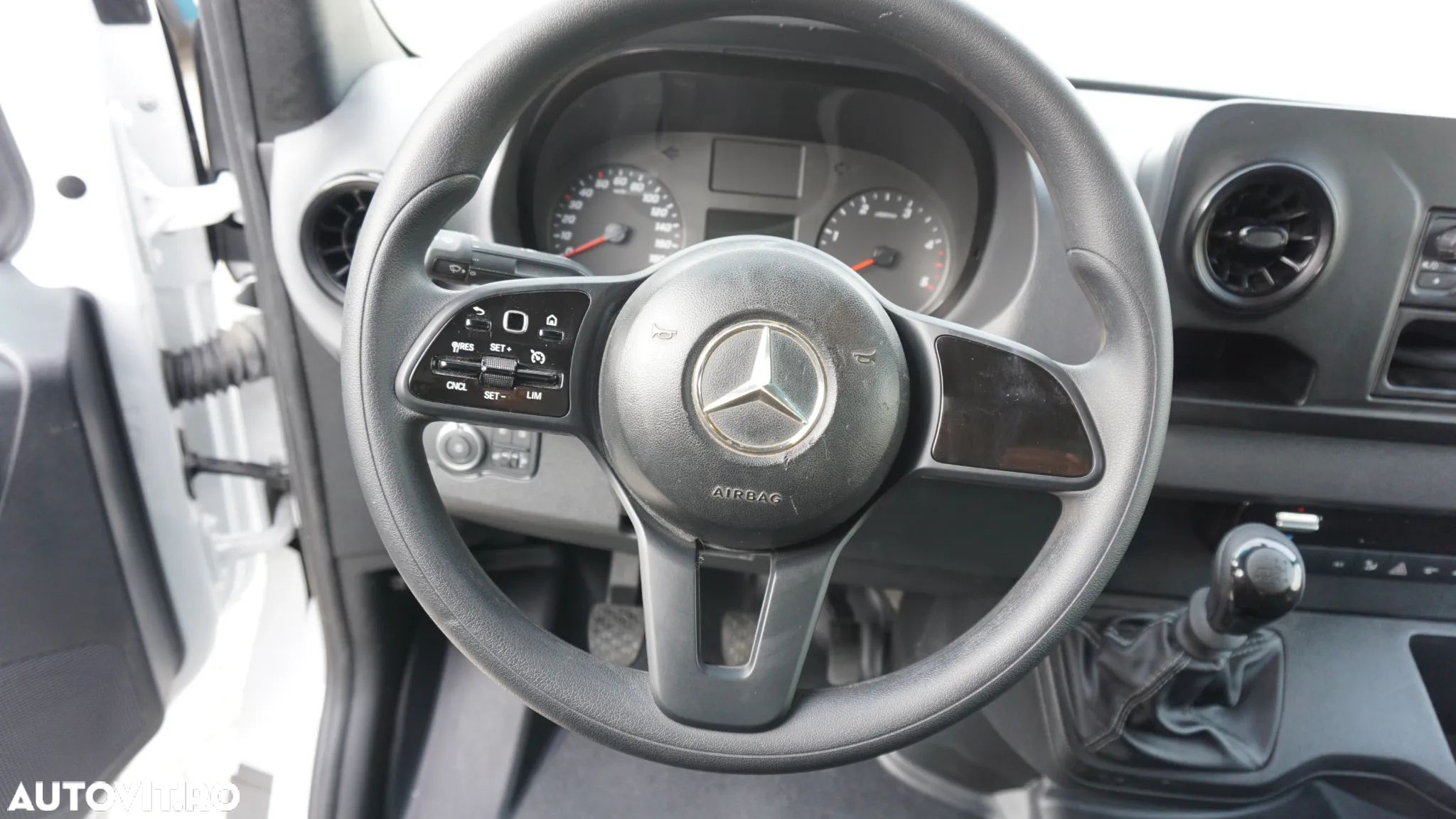 Mercedes-Benz Sprinter - 9