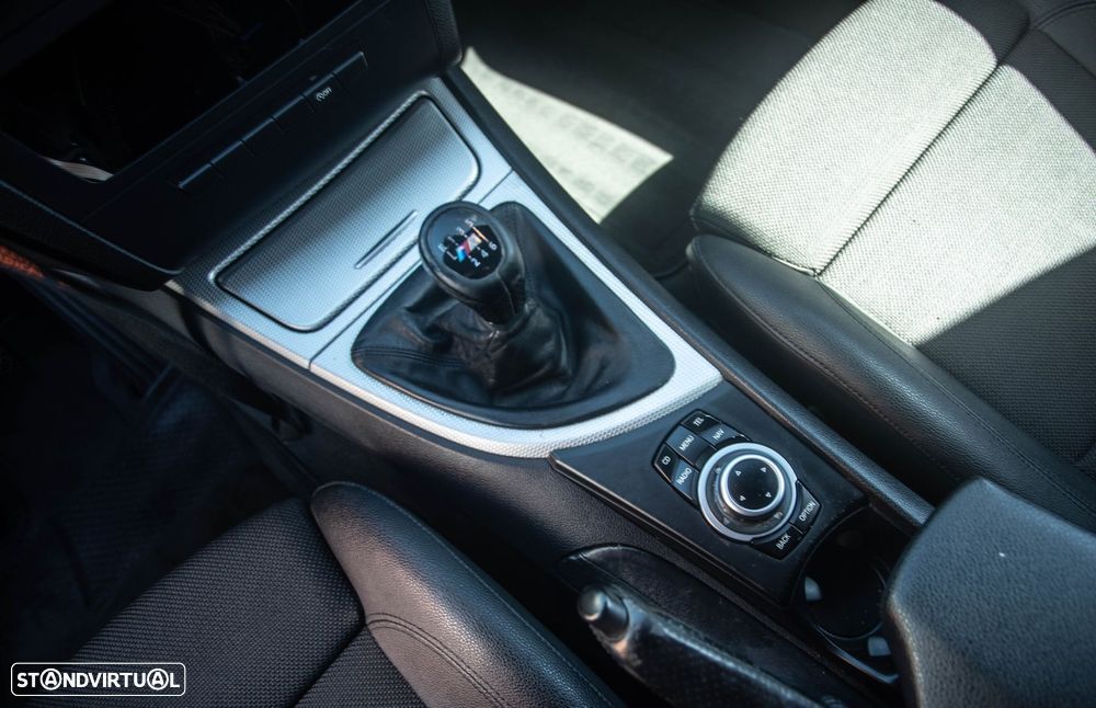 BMW 118 d Pack M - 12