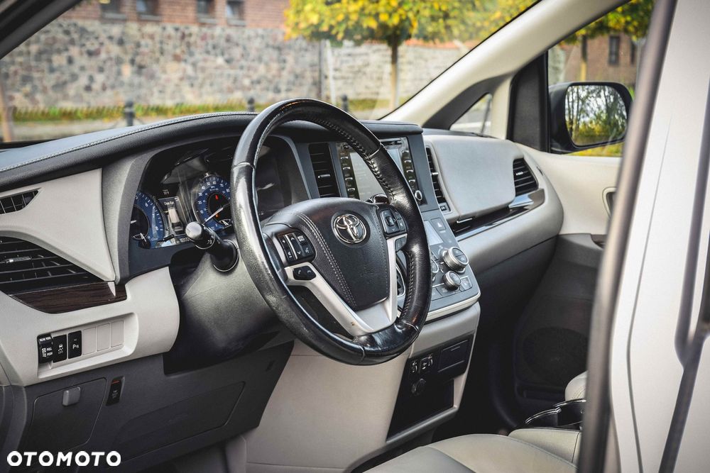 Toyota Sienna 3.5 V6 - 18