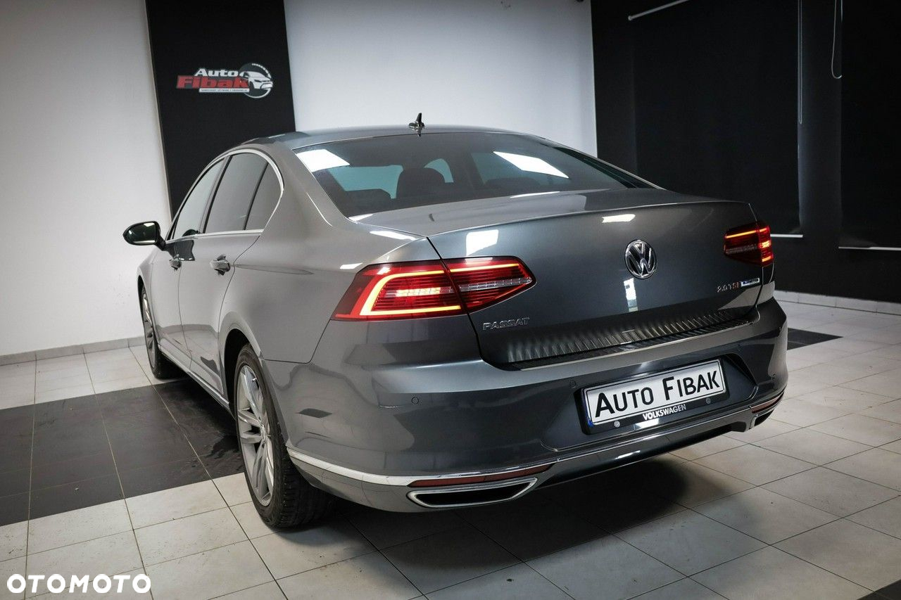 Volkswagen Passat - 8