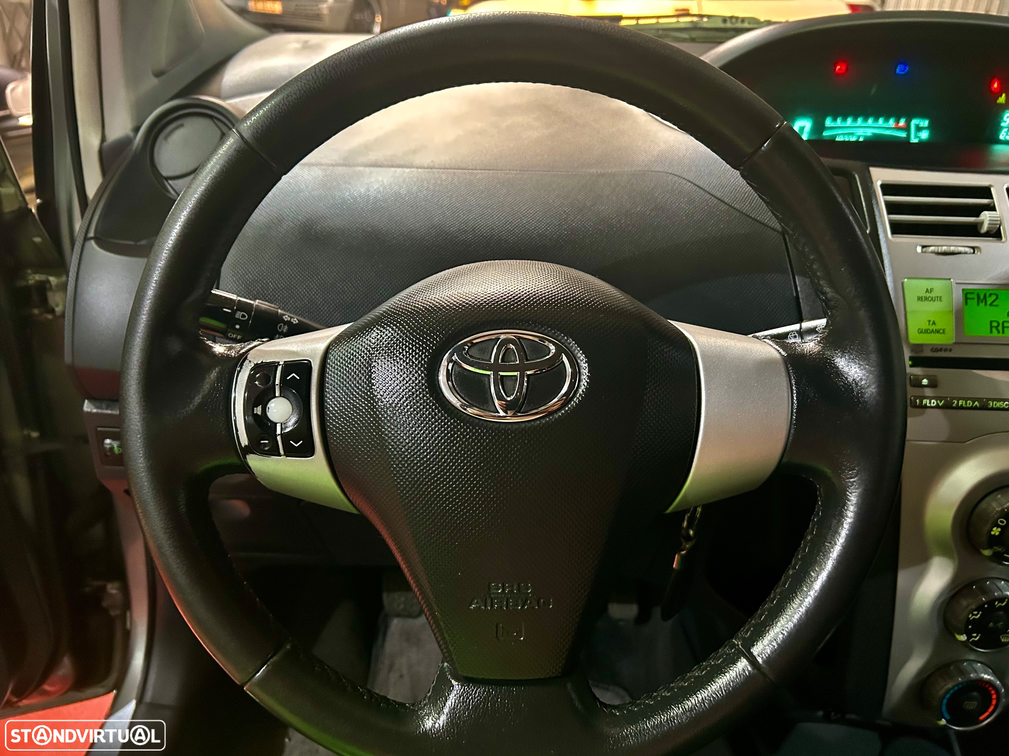 Toyota Yaris 1.0 VVT-i AC Manual+VSC - 19