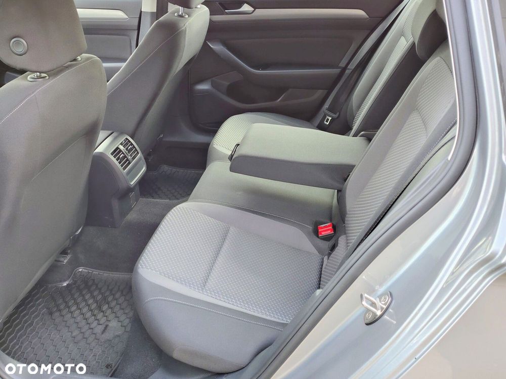 Volkswagen Passat - 18