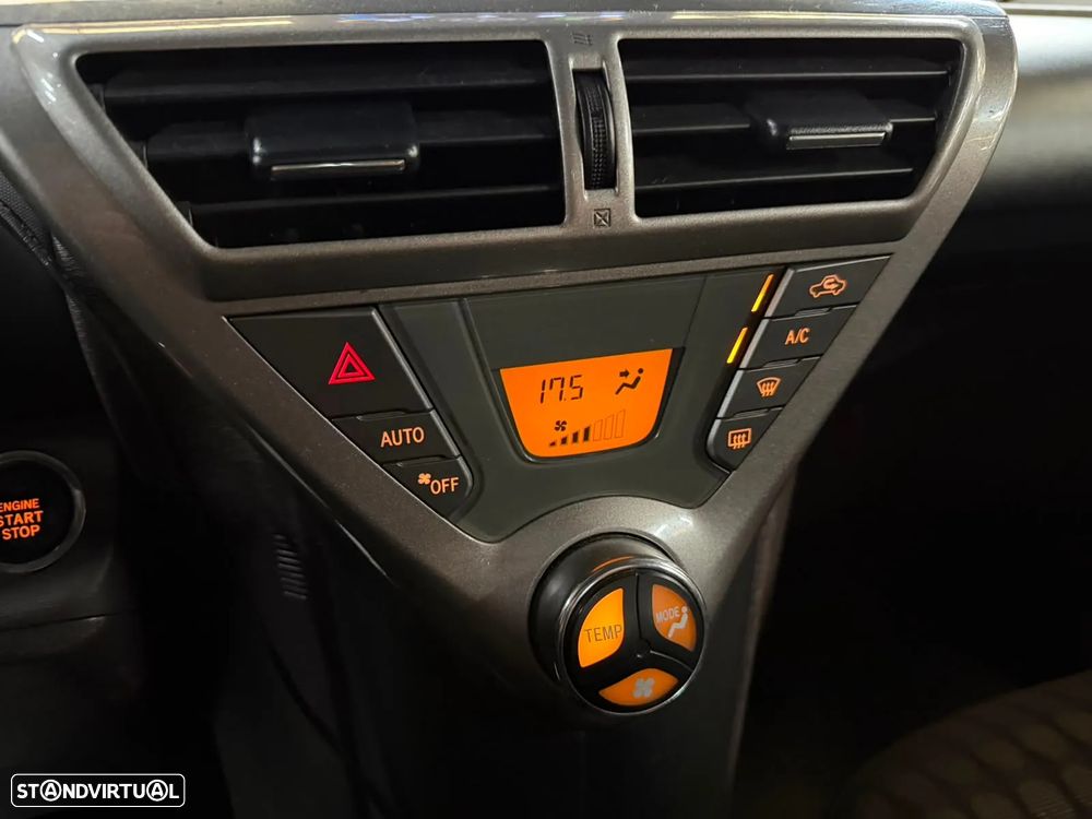 Toyota iQ - 16