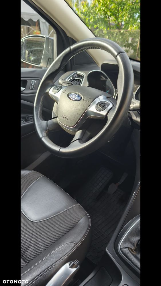 Ford Kuga - 28
