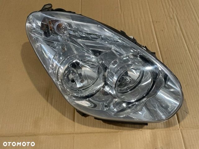 Fiat Doblo II Combo D lampa prawa 51810671 - 1