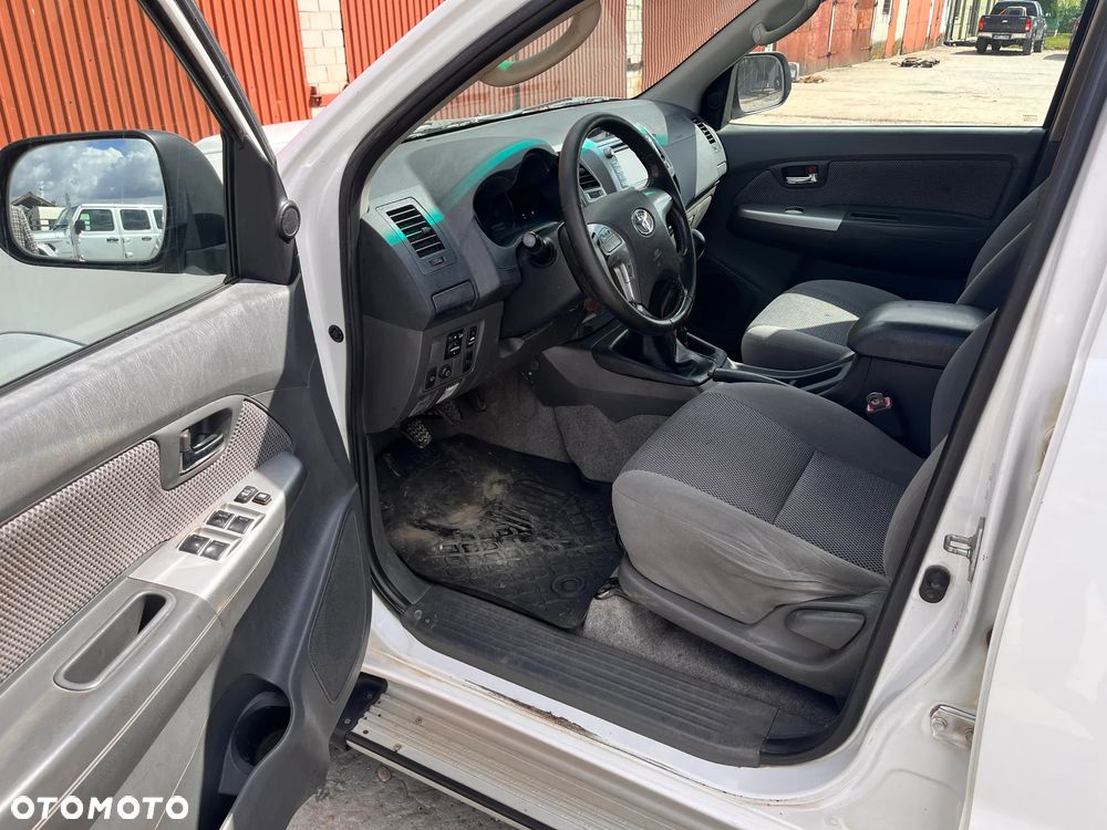 Toyota Hilux - 8
