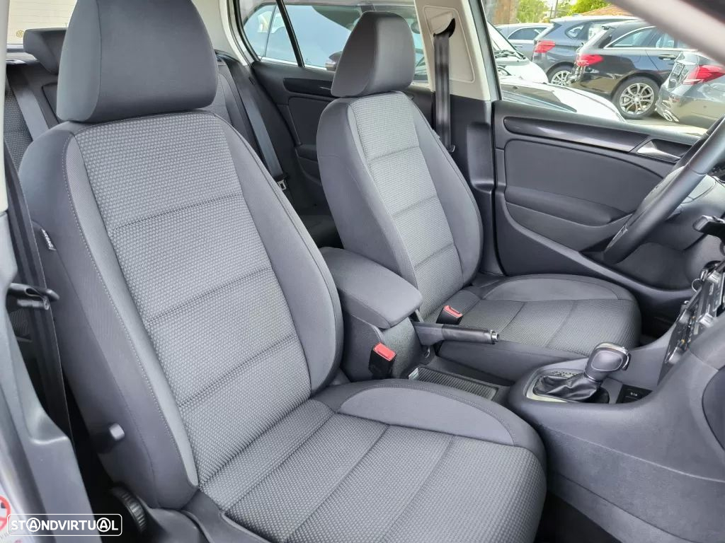 VW Golf 1.6 TDi Confortline DSG - 28