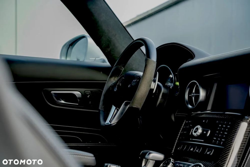 Mercedes-Benz SLS - 13