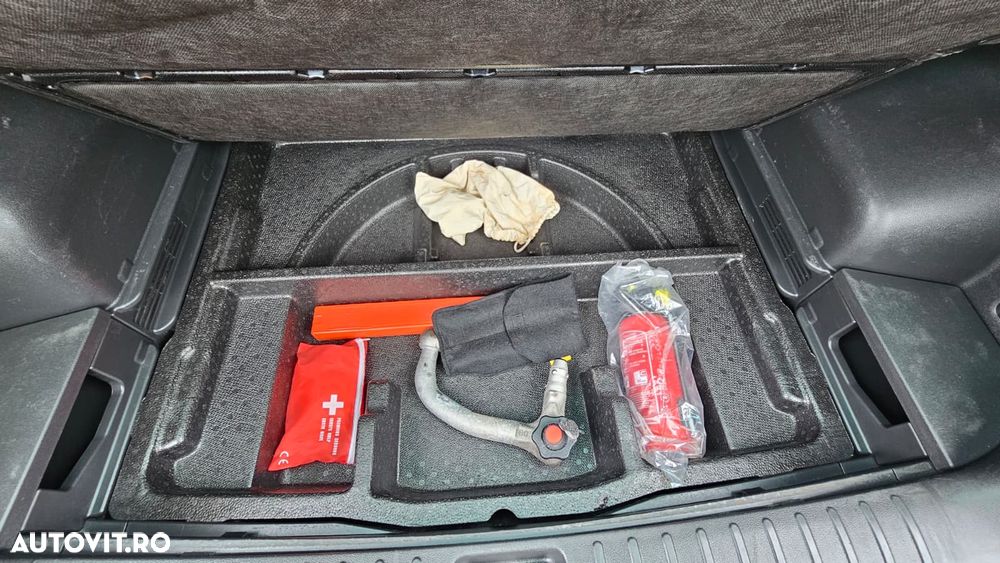 Hyundai Tucson blue 1.7 CRDi 2WD DCT Premium - 36