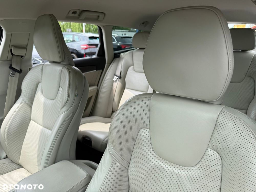 Volvo V90 Cross Country D5 AWD - 32