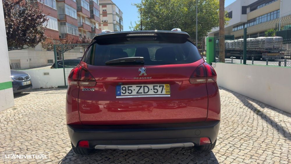 Peugeot 2008 1.2 PureTech Allure EAT6 - 4