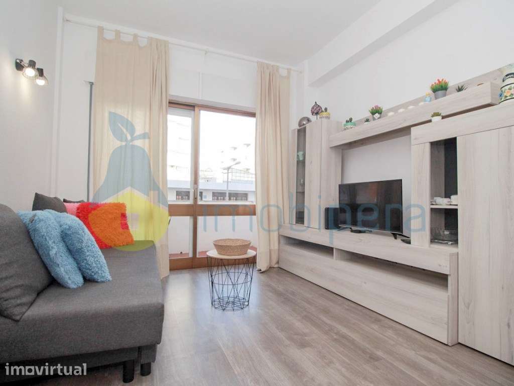 Simpático apartamento T2 renovado para venda em Armação de Pêra a 1... - Grande imagem: 2/25