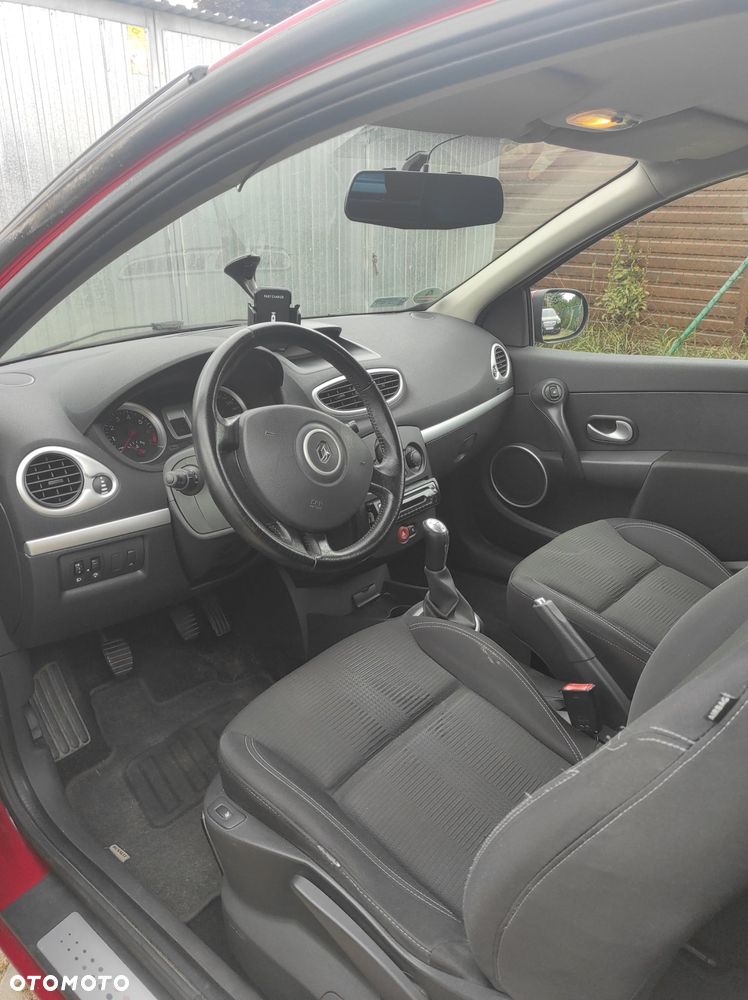 Renault Clio - 10