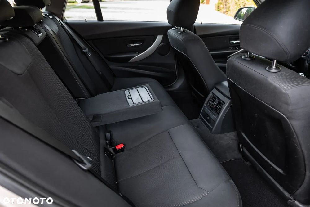 BMW Seria 3 320d xDrive Sport-Aut Modern Line - 27