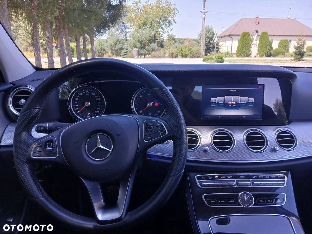 Mercedes-Benz Klasa E 220 d 4-Matic Business Edition 9G-TRONIC - 19
