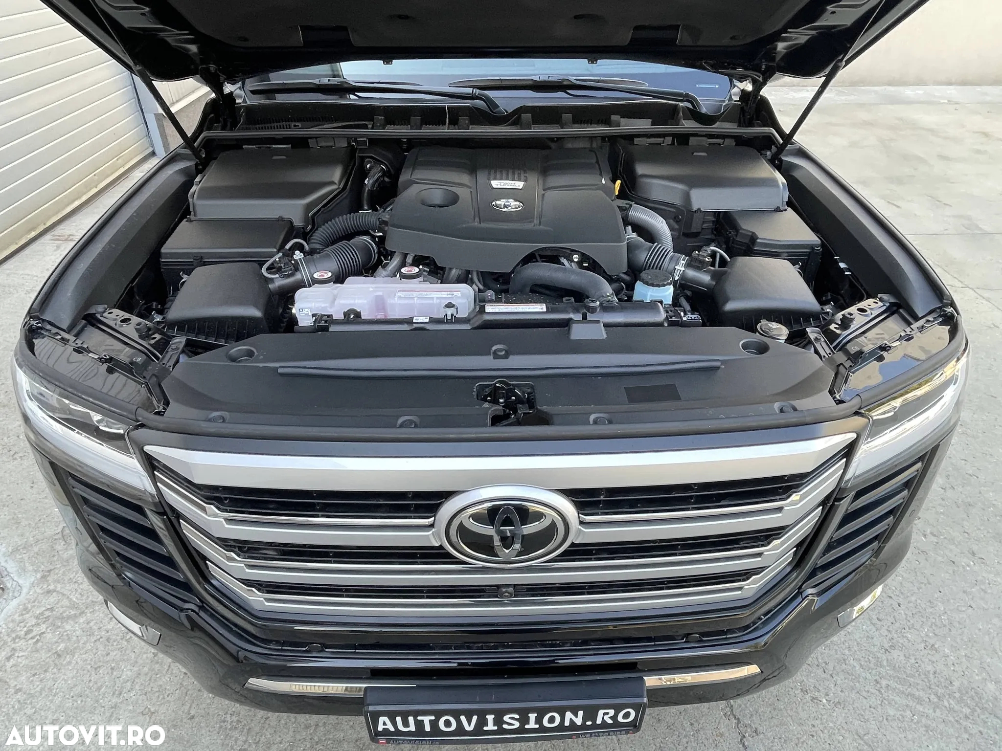 Toyota Land Cruiser 300 - 31