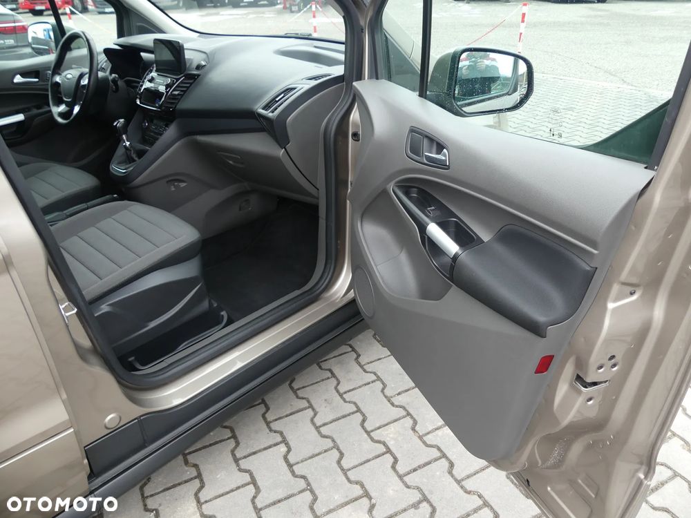 Ford Tourneo Connect - 33