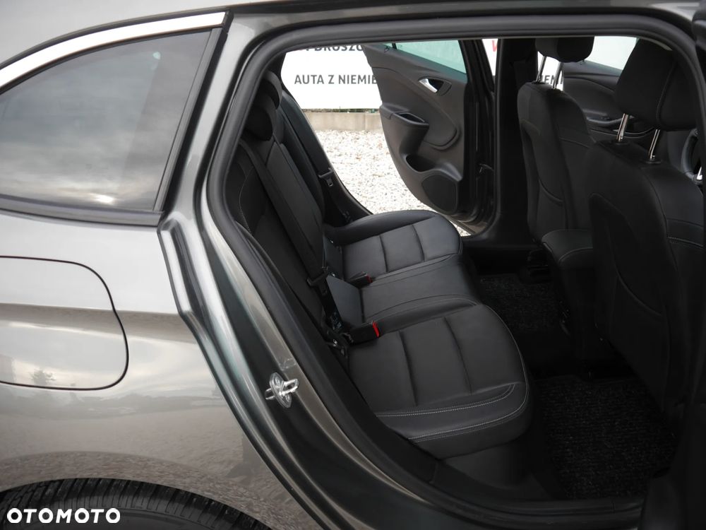 Opel Astra 1.4 Turbo Business - 18