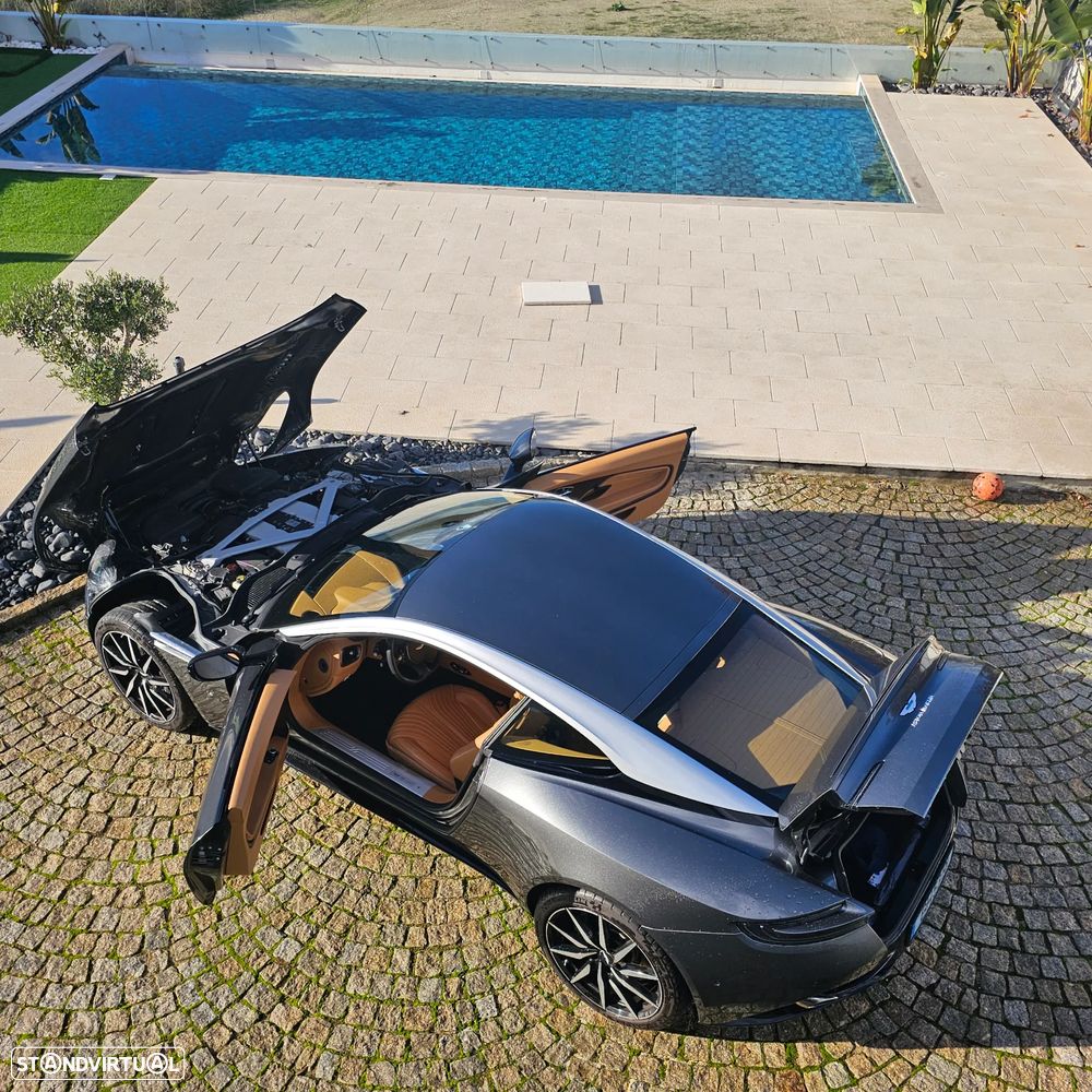 Aston Martin DB11 Coupé V12 AMR - 4