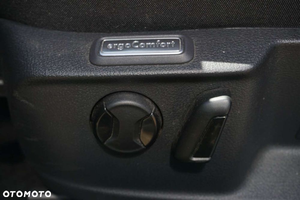 Volkswagen Passat - 13
