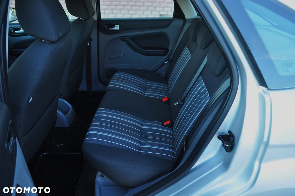 Ford Focus 1.6 Trend + - 24