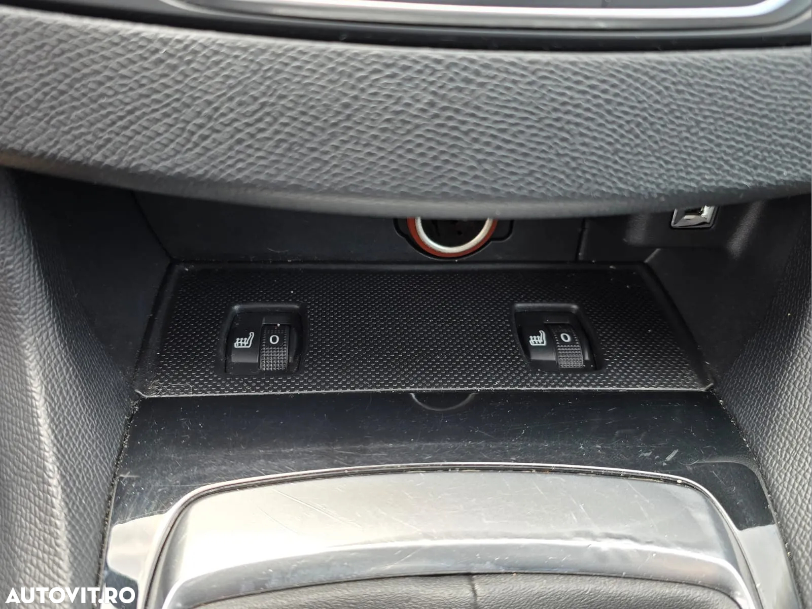 Peugeot 308 1.2 L PureTech Turbo Allure - 15