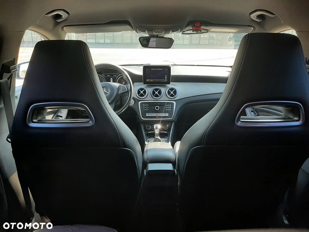 Mercedes-Benz CLA 200 d - 17