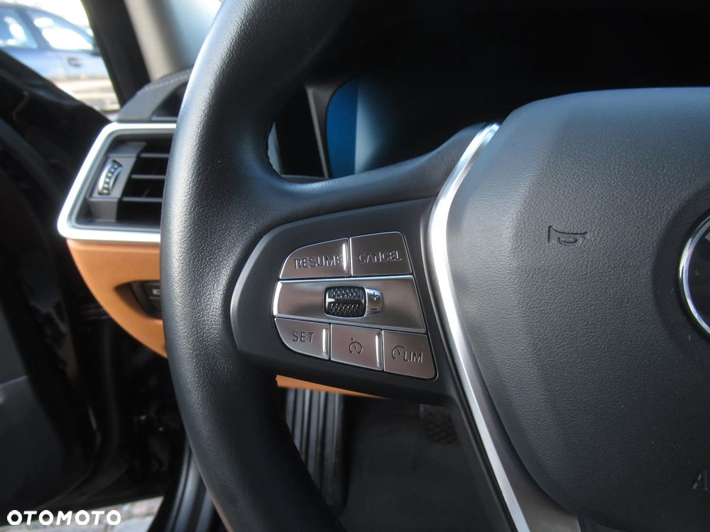 BMW Seria 3 318i Luxury Line - 12