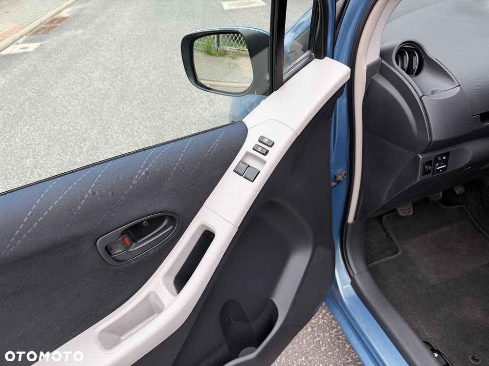 Toyota Yaris 1.3 Blue - 14
