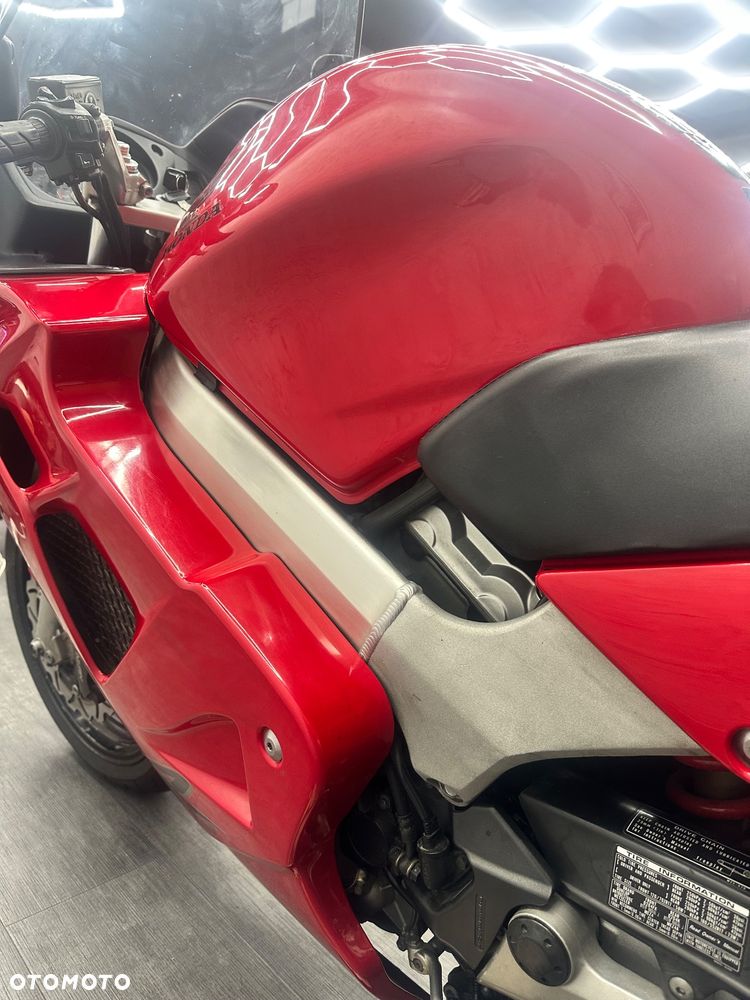 Honda VFR - 15