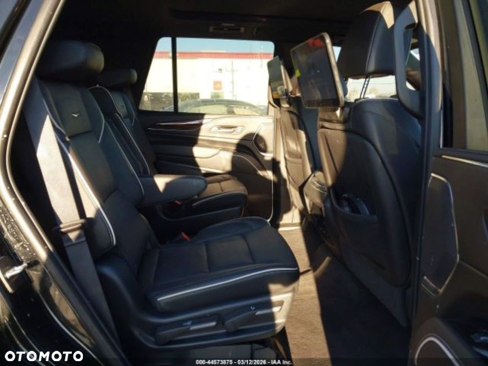 Cadillac Escalade - 11