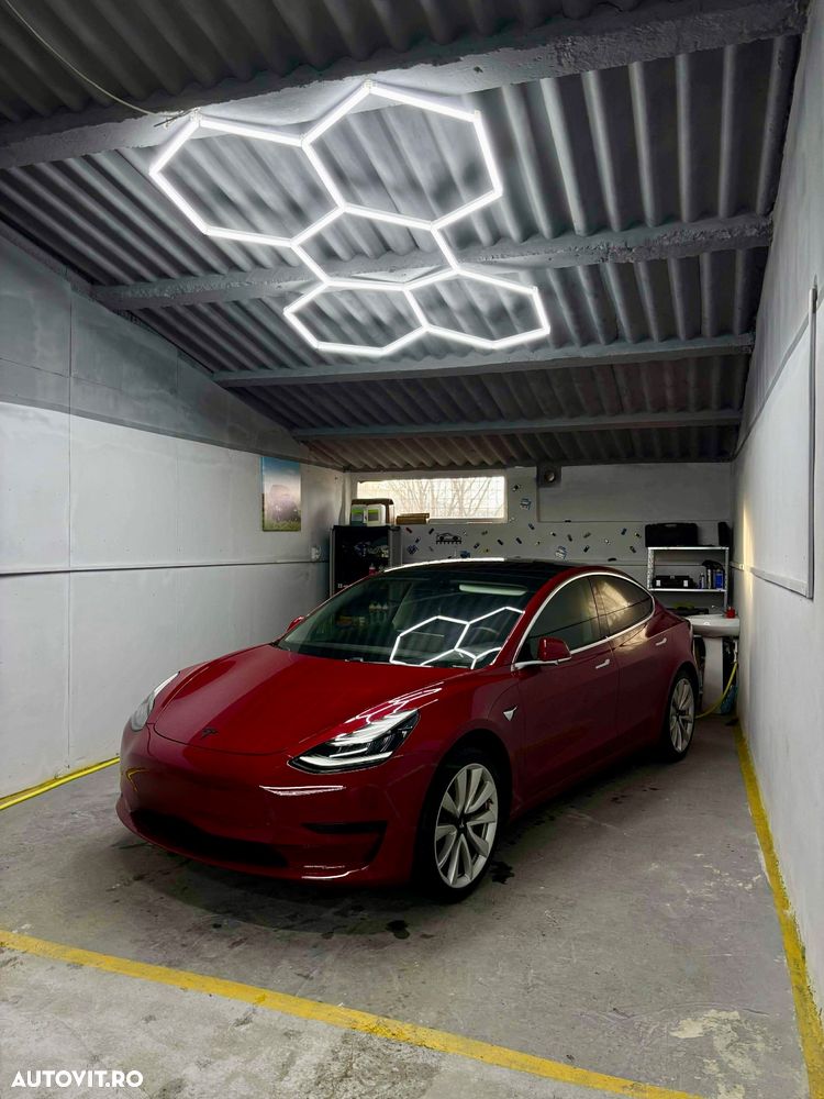 Tesla Model 3 - 1