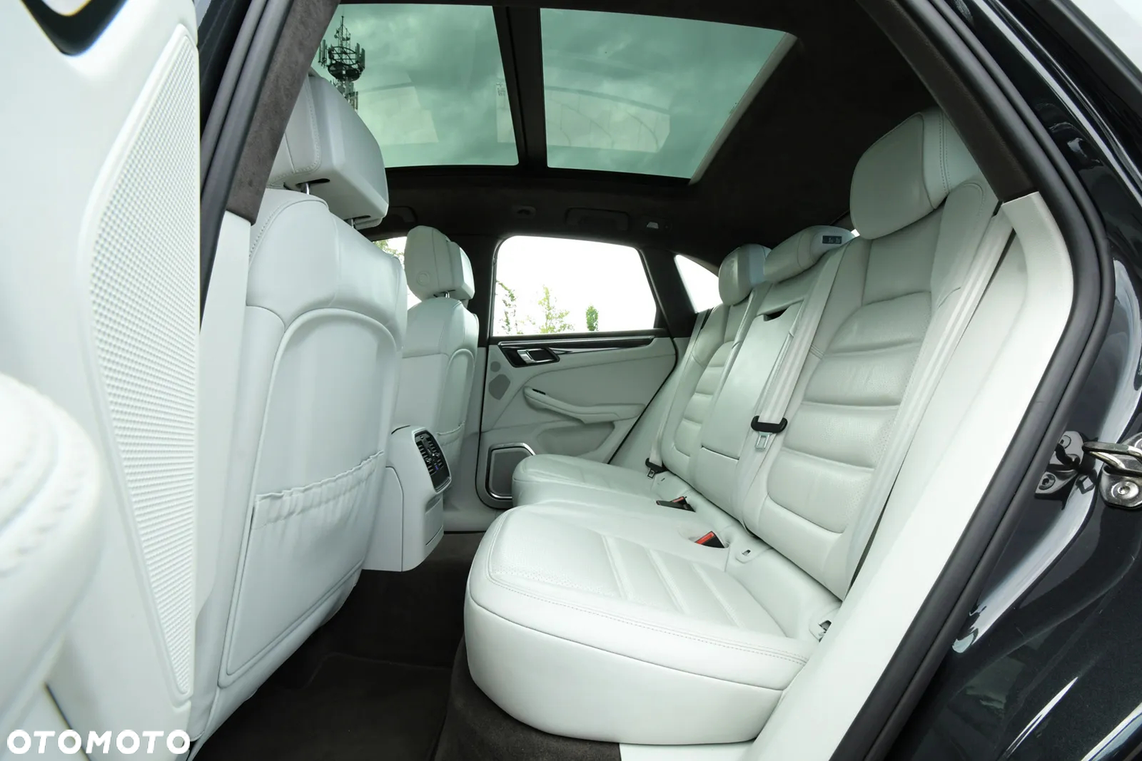 Porsche Macan Turbo - 31