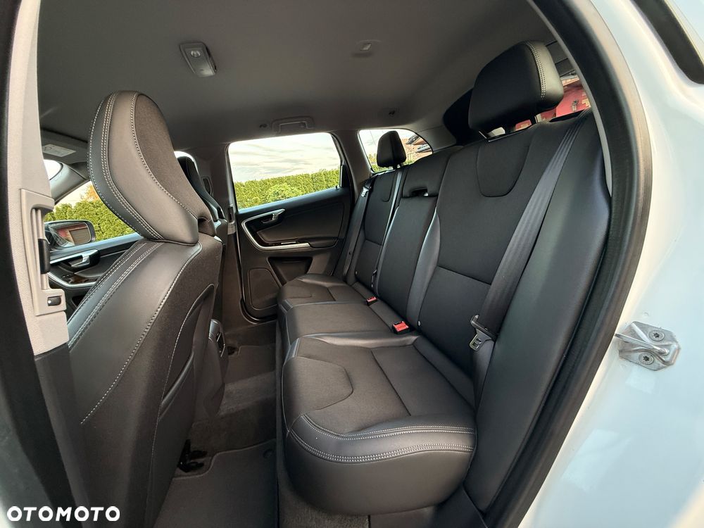 Volvo XC 60 D4 Drive-E Momentum - 30
