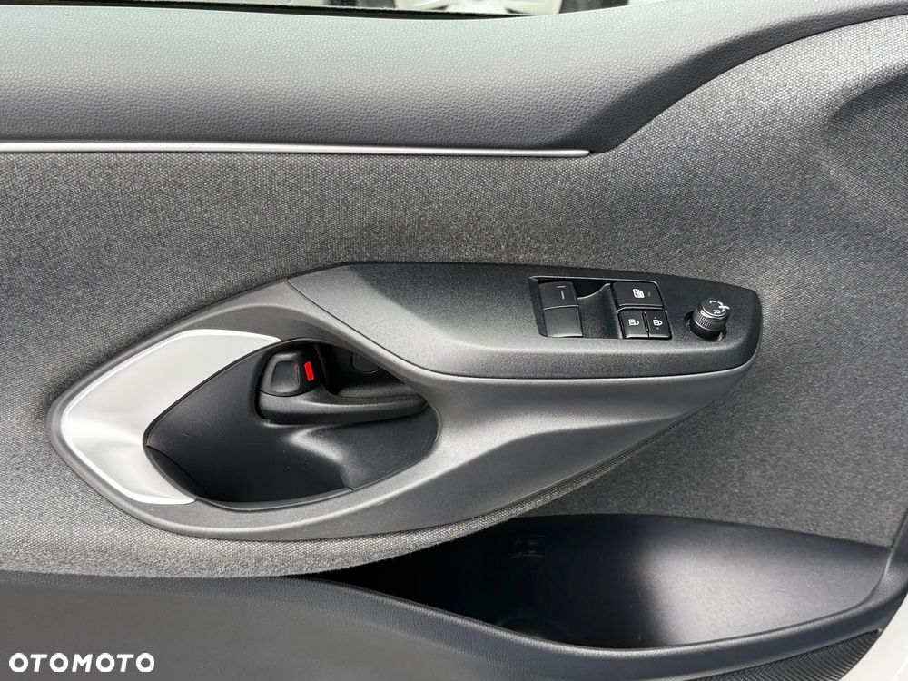 Toyota Yaris 20 - 11