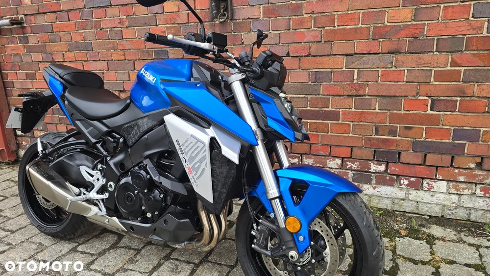 Suzuki GSX - 27
