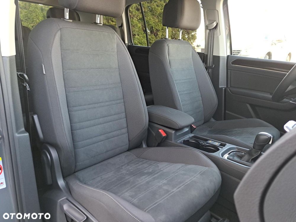 Volkswagen Touran - 28