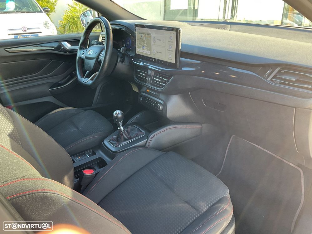 Ford Focus SW 1.0 EcoBoost MHEV ST-Line - 32