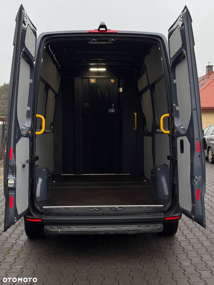 Mercedes-Benz Sprinter - 11