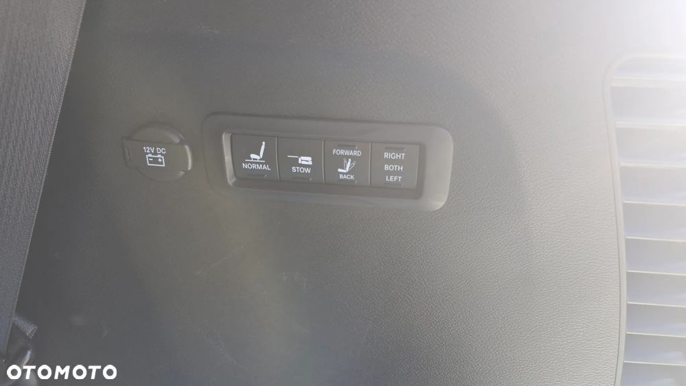 Chrysler Pacifica - 35